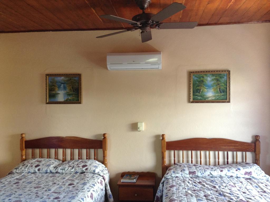 Anchorage Beach Resort キー・カーカー エクステリア 写真