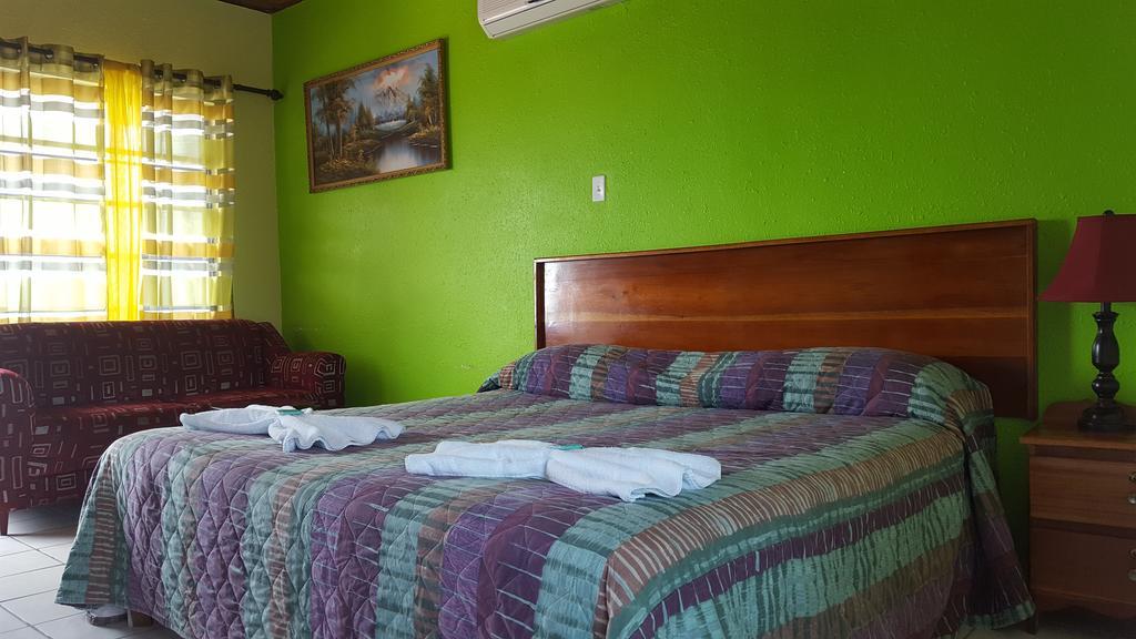 Anchorage Beach Resort キー・カーカー エクステリア 写真